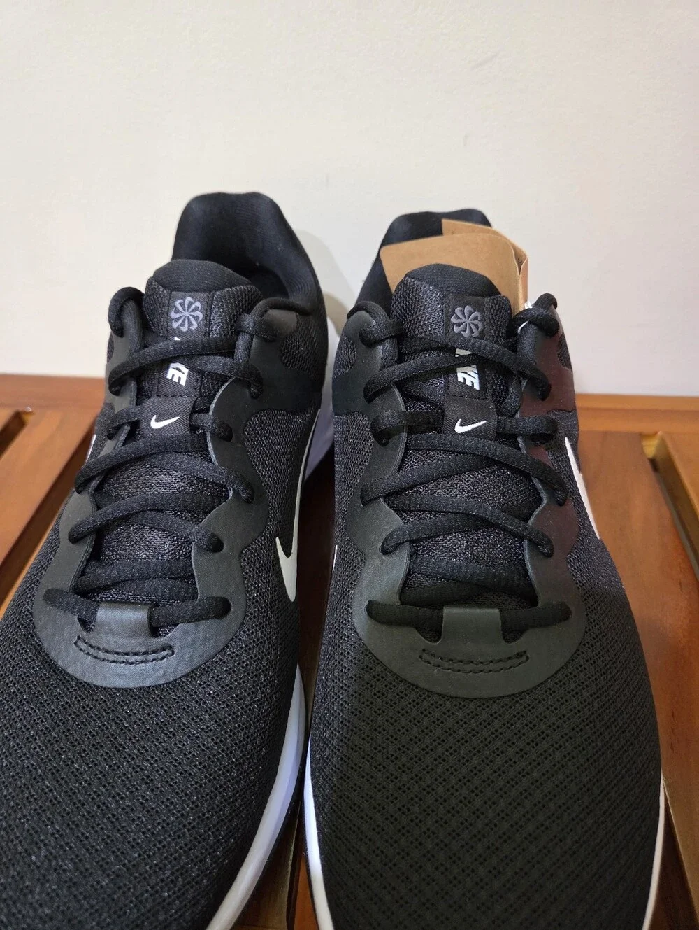 Nike Men’s Revolution 6 NN Black and White Running Sneakers Size 11 NEW